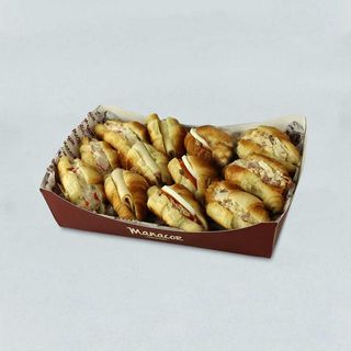 Bandeja Mini croissants variados.