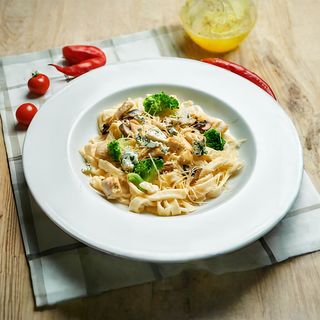 Талиатели с пилешко и броколи (450г)