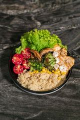 ქათმის და კუსკუსის ბოული