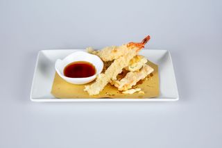 12. Tempura di gamberi e verdure miste 