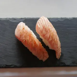 TATAKI SALMON (2 Pzs.)