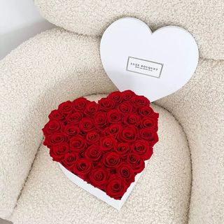 Red roses in love box 