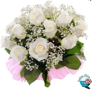 Rose bianche e gypsophila
