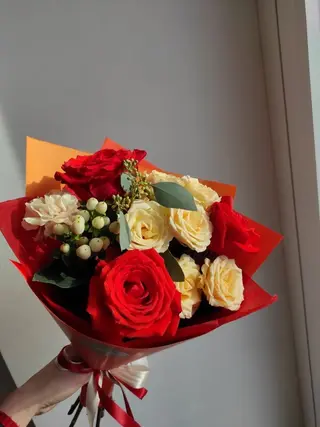 Buchet 3 trandafiri rosii si somon