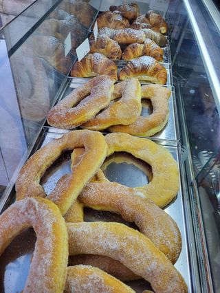 Graffa farcita con crema al pistacchio