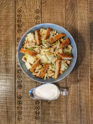 Salată Caesar