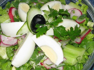Зелена салата с яйце (300г)
