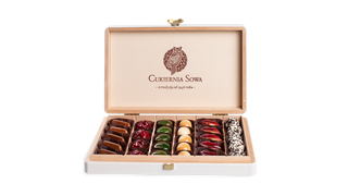 Kolekcja pralin w średniej skrzynce