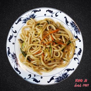 24b  -Spaghetti udon saltati con verdure
