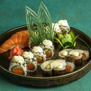 Nobori Salmon Plate