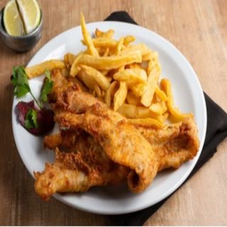 Merluza Con Ensalada Y Papas