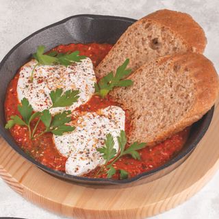 Шакшука с яйцом Пашот (340 гр.)