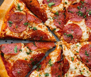 Pizza De salami (30 cm.)