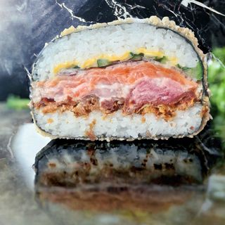 Суші бургер лосось-тунець чіз