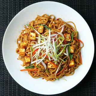 Makaron Phad Thai Wege z tofu i jajkiem