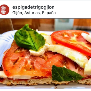 Pizza Caprese (16 Porciones)