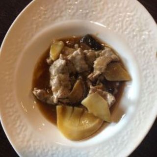 323. Manzo con funghi e bambu