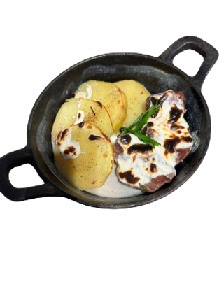 Запеченная говядина под сырным соусом из печи (340г)