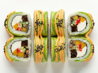 Рол з манго та авокадо та цитрусовим желе
