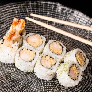 Maki dragón roll