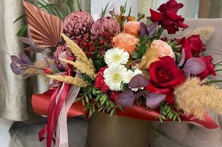 Композиция из свежих цветов