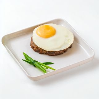 Бифштекс с яйцом