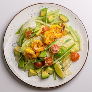 Салат з авокадо та креветками