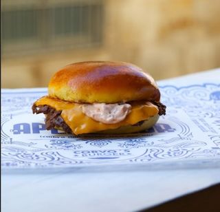 Burger Aplastada Con Queso