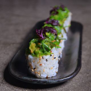 Roll de Langostino  y Wakame (8 uds.)