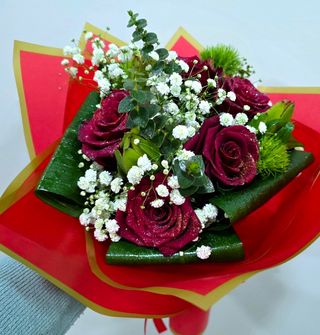 Ramo com 7 Rosas de Sabão Azuis