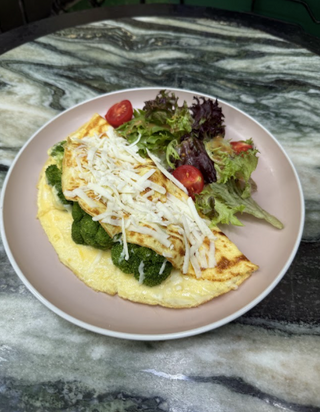 Омлет з броколі та сиром (370g)