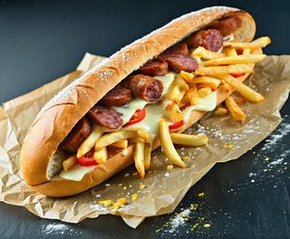 Panuozzo (piccolo) salsiccia, patatine* fritte