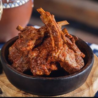 ხბოს ნეკნი აჯიკაში