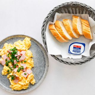 Jajecznica z szynką