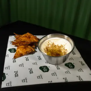 Labne con zaatar crackers