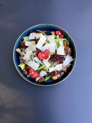 Salata caldă cu carne de vițel