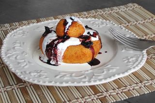 Papanasi cu dulceata si smantana