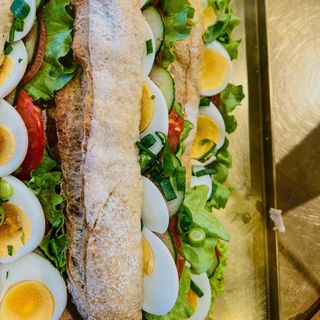 Bagietka z jajkiem gotowanym