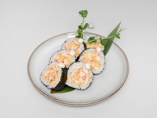 Futomaki sałatka z surimi