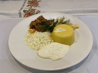 Mămăligă cu friptura de porc