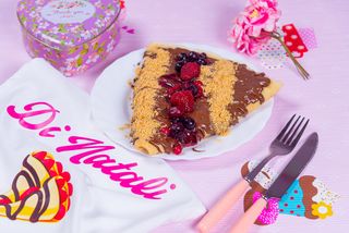 Palačinka sa nutelom, šumskim voćem i plazmom