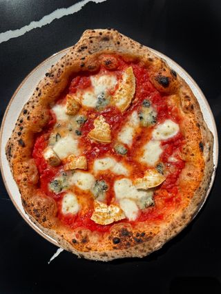 Quattro formaggi rossa