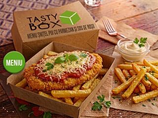 Meniu Snitel de pui Pepperoni servit cu cartofi prajiti si sos de maioneza usturoi