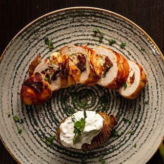 Ruladă din piept de pui cu cartof evantai