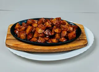 221. Пържени картофи на метална плоча