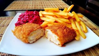 DEVOLAY, FRYTKI, SAŁATKA