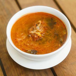 Kwaśnica z wędzonym żeberkiem