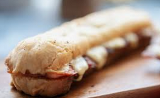 Bocadillo de lomo y queso