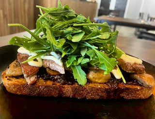 Bocadillo De Ternera Abierto