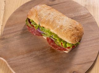 Италиански сандвич от нашето тесто с прошуто крудо